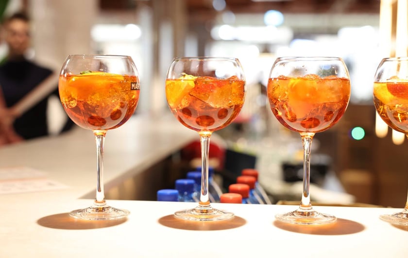 Strefa Pedet to nowa części gastronomiczno-kulturalna inspirowana food halą. Ofertę Pedetu tworzy siedem autorskich punktów gastronomicznych reprezentowanych przez znanych restauratorów.