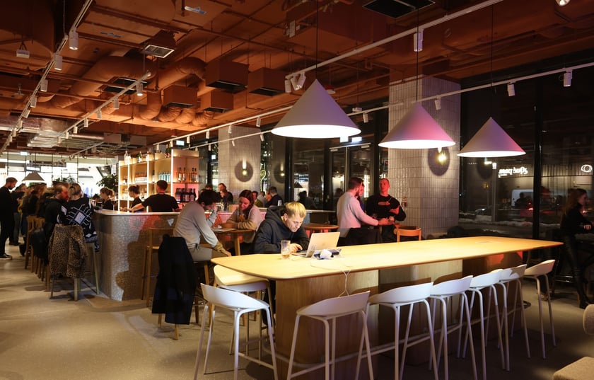 Strefa Pedet to nowa części gastronomiczno-kulturalna inspirowana food halą. Ofertę Pedetu tworzy siedem autorskich punktów gastronomicznych reprezentowanych przez znanych restauratorów.