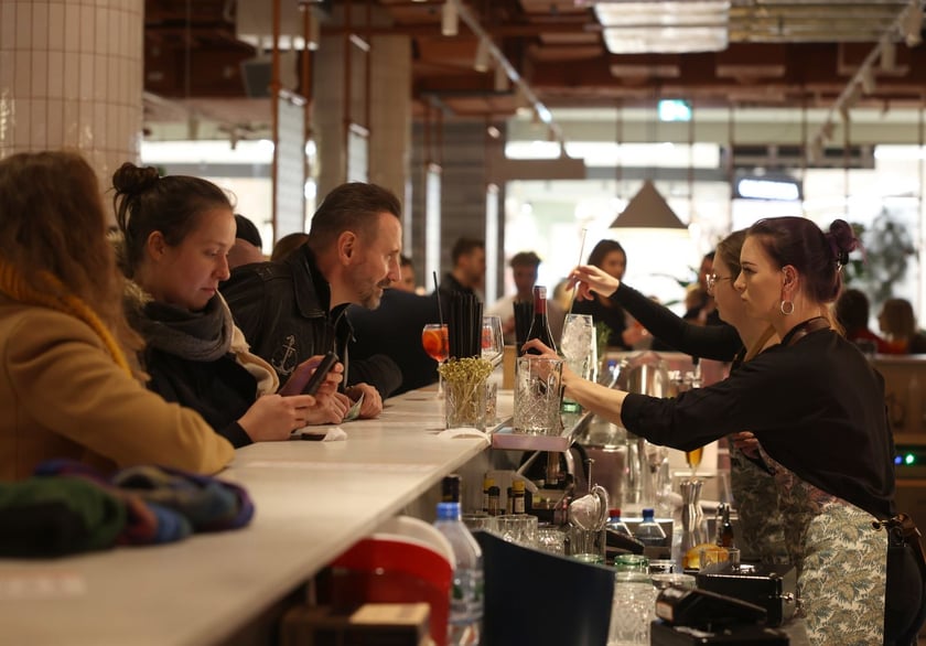 Strefa Pedet to nowa części gastronomiczno-kulturalna inspirowana food halą. Ofertę Pedetu tworzy siedem autorskich punktów gastronomicznych reprezentowanych przez znanych restauratorów.