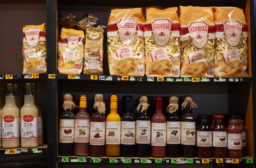 Stoiska i produkty w Hali Targowej