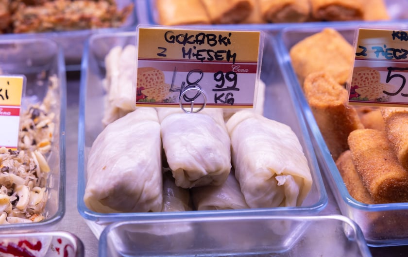 Stoiska i produkty w Hali Targowej