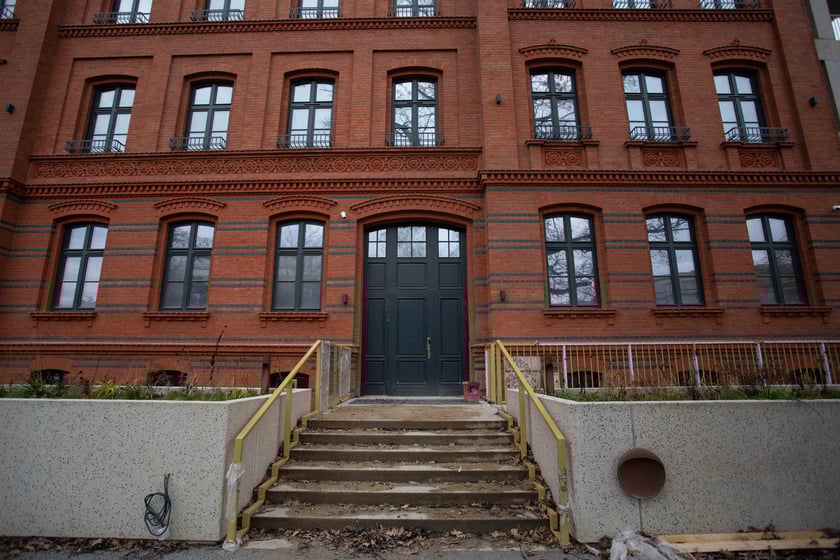 Bulwar Drobnera to dwa budynki powstałe w miejscu dawnej szkoły. Jej elewacja została wykorzystana w jednym z gmachów