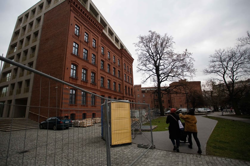 Bulwar Drobnera to dwa budynki powstałe w miejscu dawnej szkoły. Jej elewacja została wykorzystana w jednym z gmachów