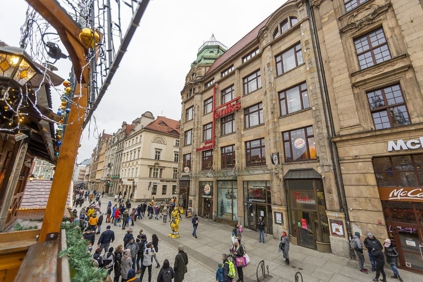 Kultowy dom handlowy w Rynku z dużymi zmianami. W Feniksie będzie Dino