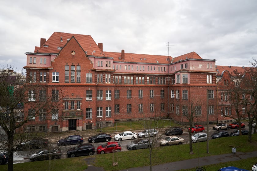 Dawny szpital kolejowy, ruszyła tam buudowa Sudei - nowego osiedla, 4 stycznia 2024 r.