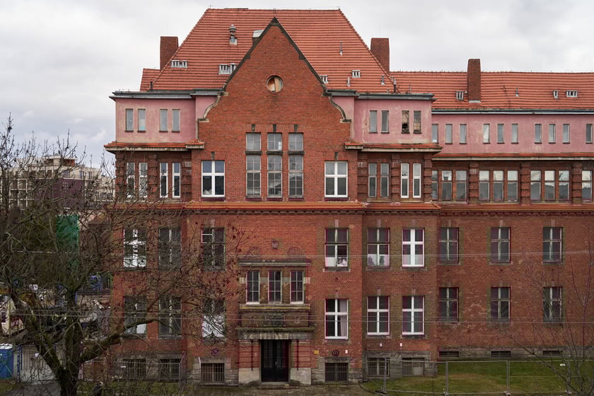 Dawny szpital kolejowy, ruszyła tam buudowa Sudei - nowego osiedla, 4 stycznia 2024 r.