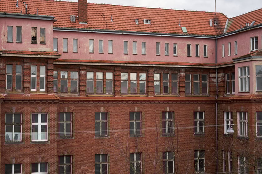 Dawny szpital kolejowy, ruszyła tam buudowa Sudei - nowego osiedla, 4 stycznia 2024 r.