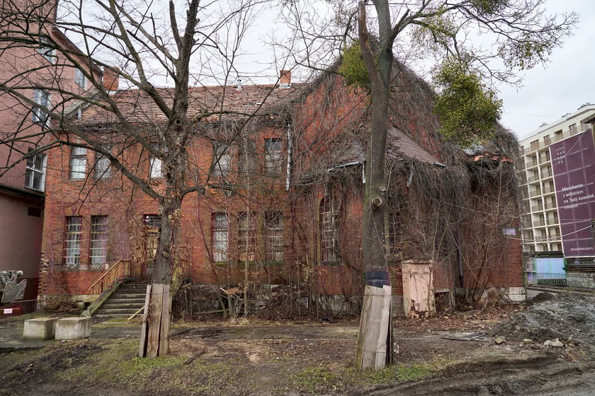 Dawny szpital kolejowy, ruszyła tam buudowa Sudei - nowego osiedla, 4 stycznia 2024 r.