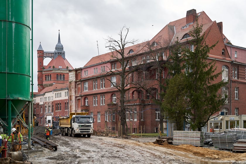 Dawny szpital kolejowy, ruszyła tam buudowa Sudei - nowego osiedla, 4 stycznia 2024 r.