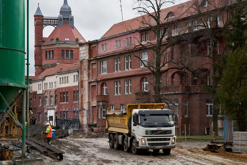 Dawny szpital kolejowy, ruszyła tam buudowa Sudei - nowego osiedla, 4 stycznia 2024 r.