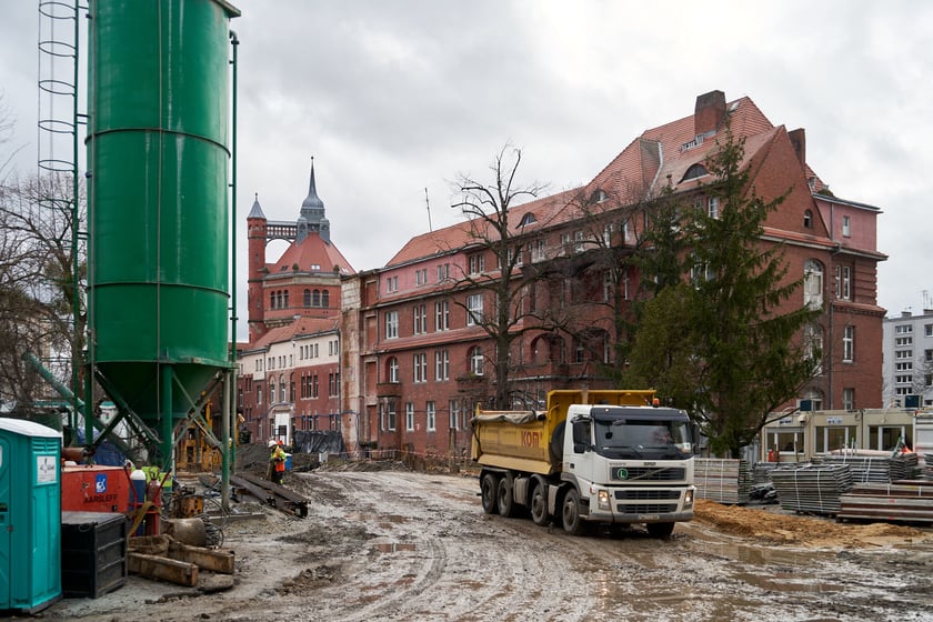 Dawny szpital kolejowy, ruszyła tam buudowa Sudei - nowego osiedla, 4 stycznia 2024 r.