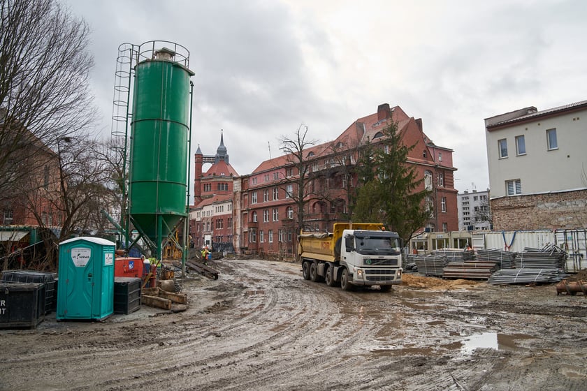 Dawny szpital kolejowy, ruszyła tam buudowa Sudei - nowego osiedla, 4 stycznia 2024 r.