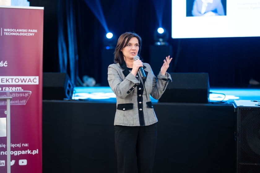 Spotkanie &bdquo;Bez Mikro Nie Ma Makro&rdquo; w Żmigrodzie (11.01.2024) -&nbsp;Magdalena Okulowska, prezes Agencji Rozwoju Aglomeracji Wrocławskiej