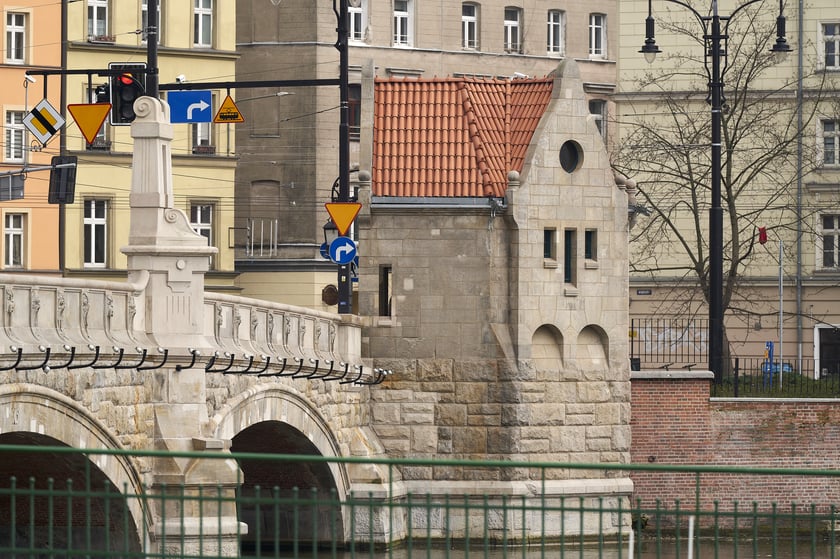 Wyremontowane baszty przy mostach Pomorskich