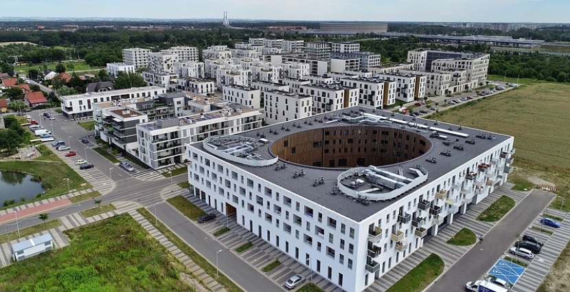 Nowe Żerniki
Nowe Żerniki będą osiedlem w pełni ekologicznym, z zagospodarowaną przestrzenią publiczną, w kt&oacute;rej już są lub będą m.in.: przedszkola, szkoła, dom kultury, kości&oacute;ł, osiedlowy bazarek, domu opieki dla os&oacute;b starszych, boiska oraz przychodnie lekarza rodzinnego.