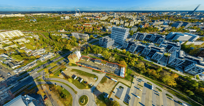 Zdjęcie lotnicze pokazujące miejsce budowy nowej inwestycji mieszkaniowej - Legnicka Vita
