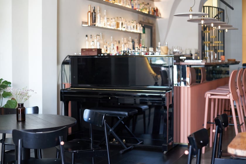 Wnętrze Młoda Polska Bistro &amp; Pianino na pl. Solnym