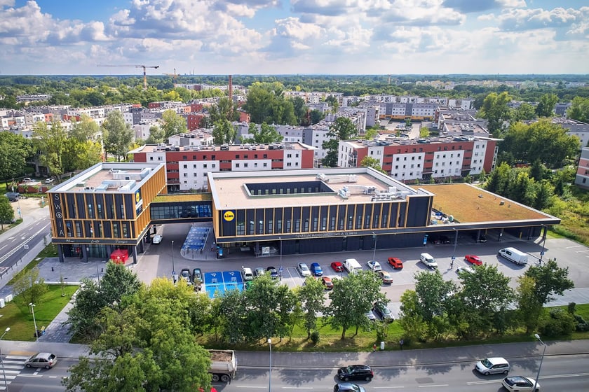 Centrum Handlowe Swoja Olimpia przy ul. Swojczyckiej działa od maja 2021 roku. W czerwcu 2024 r. ruszyła rozbudowa