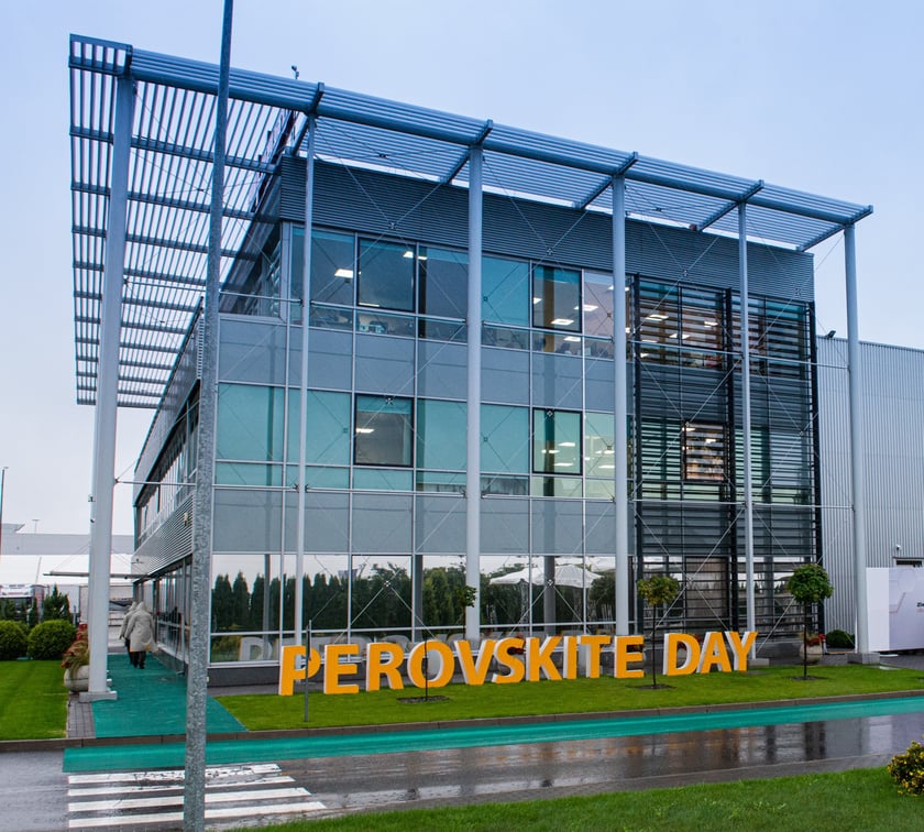 Perowskity - technologia drukowania cienkich i elastycznych ogniw słonecznych. Zastosowanie perowskitów