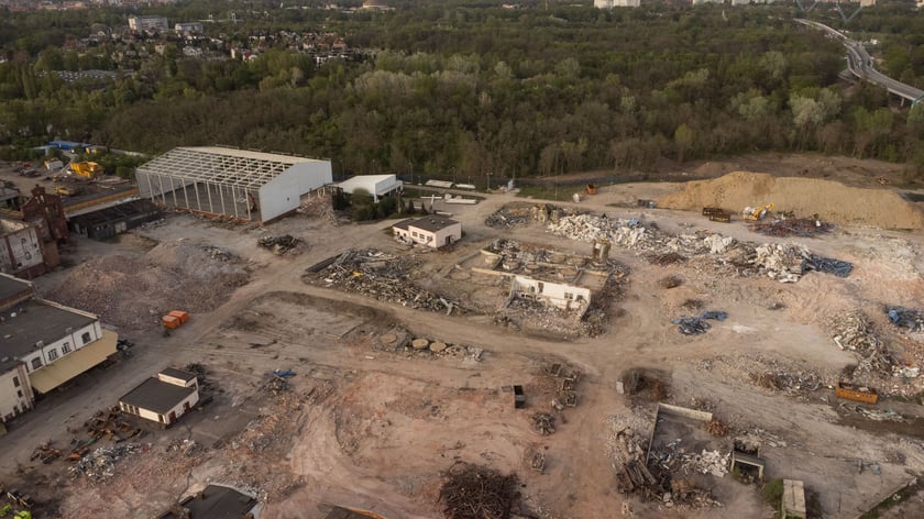Rozbiórka budynków fabryki Persan (dawnej tam była Pollena) w kwietniu 2024 roku przy ul. Krakowskiej