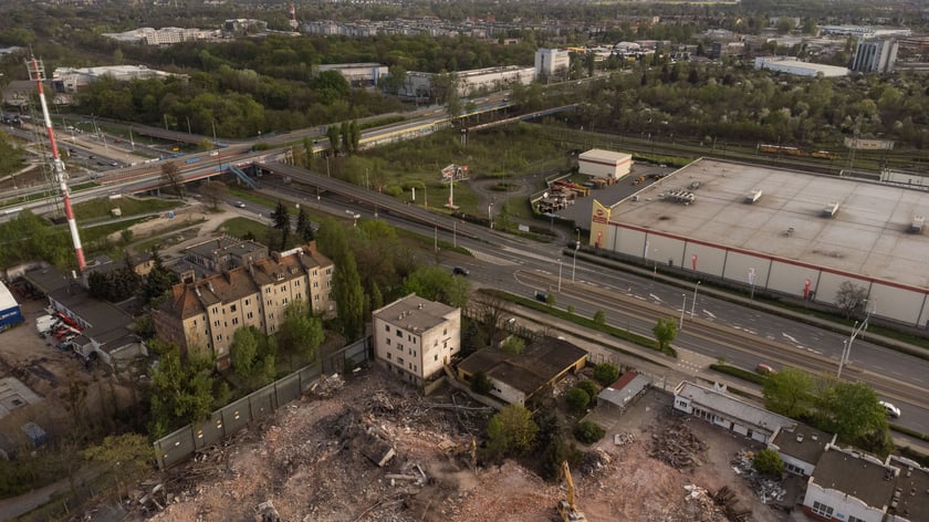 Rozbiórka budynków fabryki Persan (dawnej tam była Pollena) w kwietniu 2024 roku przy ul. Krakowskiej