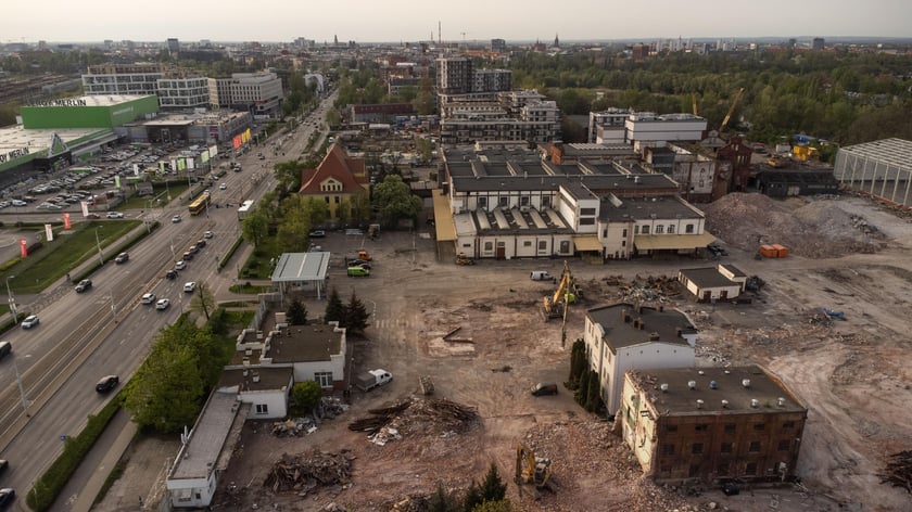 Rozbiórka budynków fabryki Persan (dawnej tam była Pollena) w kwietniu 2024 roku przy ul. Krakowskiej