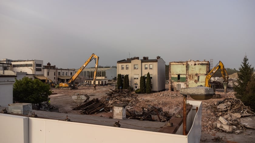 Rozbiórka budynków fabryki Persan (dawnej tam była Pollena) w kwietniu 2024 roku przy ul. Krakowskiej