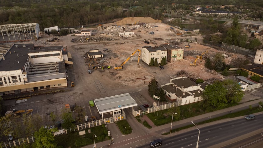 Rozbiórka budynków fabryki Persan (dawnej tam była Pollena) w kwietniu 2024 roku przy ul. Krakowskiej