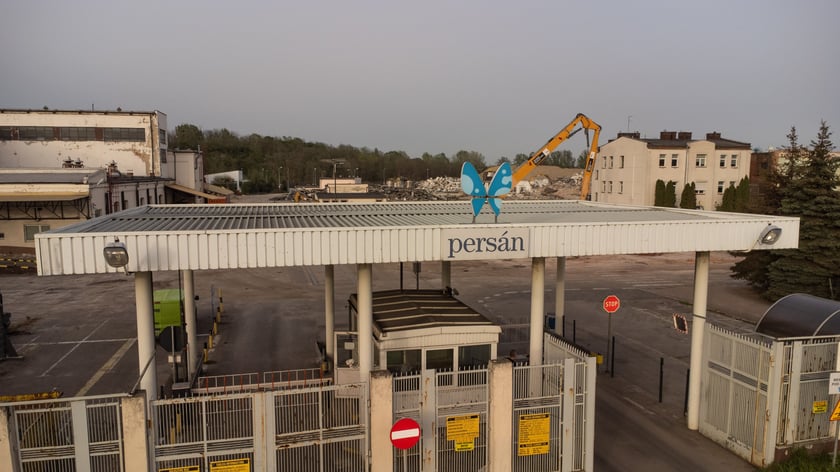 Rozbiórka budynków fabryki Persan (dawnej tam była Pollena) w kwietniu 2024 roku przy ul. Krakowskiej