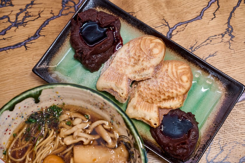 Ramen i przystawka w Vegan AF Ramen przy ul. Oławskiej