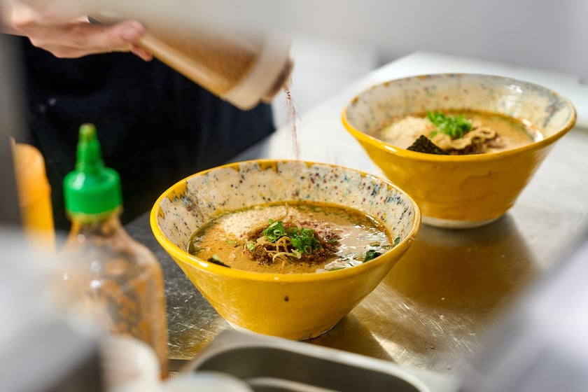 Miski z ramenem w Vegan AF Ramen przy ul. Oławskiej
