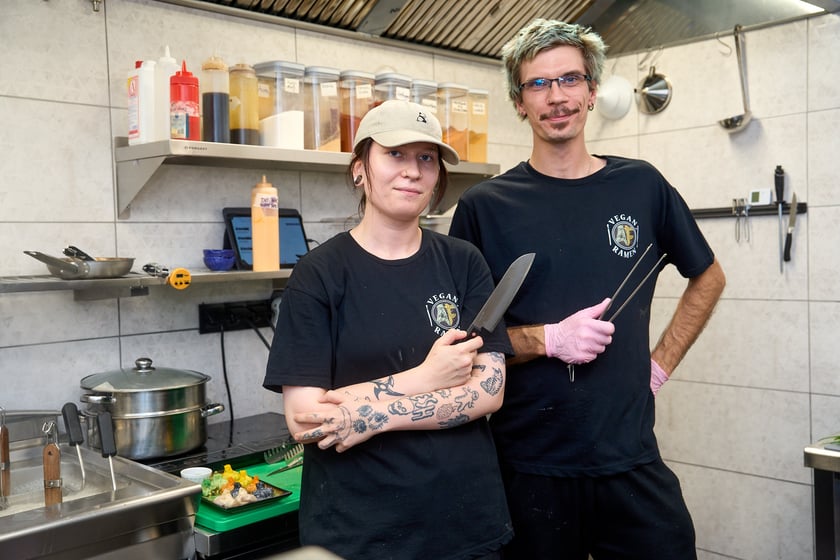 Kucharze Vegan AF Ramen przy ul. Oławskiej