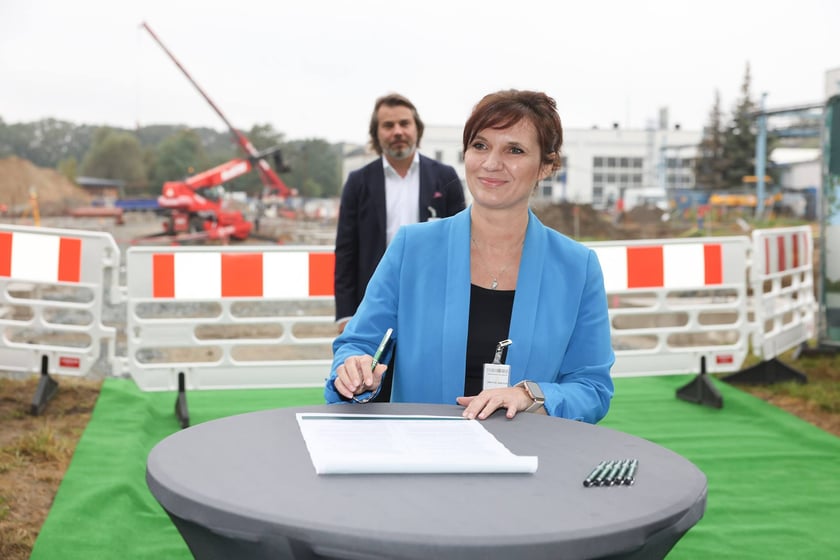 Uroczystość wkopania kamienia węgielnego pod  budowę fabryki Solventum we Wrocławiu.