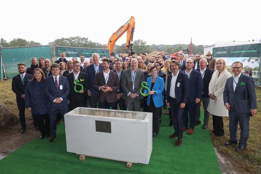 Uroczystość wkopania kamienia węgielnego pod  budowę fabryki Solventum we Wrocławiu.