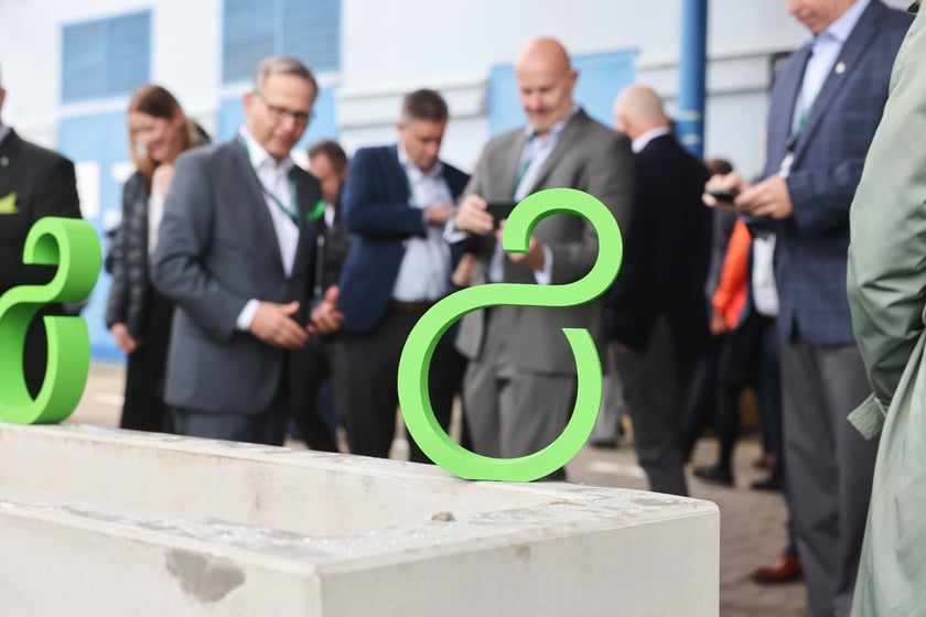 Uroczystość wkopania kamienia węgielnego pod  budowę fabryki Solventum we Wrocławiu.