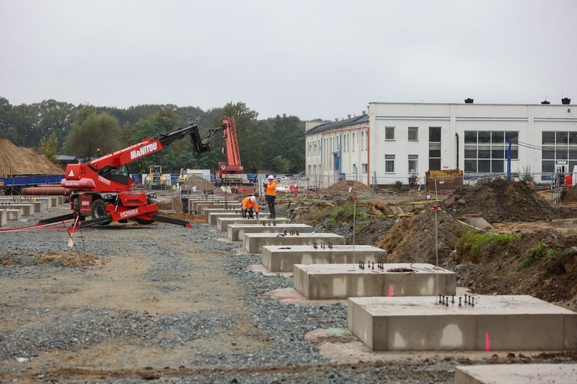 Uroczystość wkopania kamienia węgielnego pod  budowę fabryki Solventum we Wrocławiu.