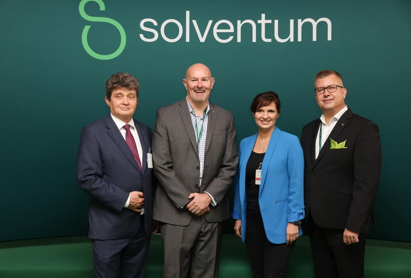 Uroczystość wkopania kamienia węgielnego pod  budowę fabryki Solventum we Wrocławiu.