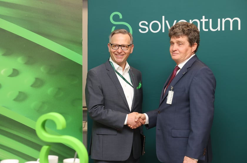 Uroczystość wkopania kamienia węgielnego pod  budowę fabryki Solventum we Wrocławiu.