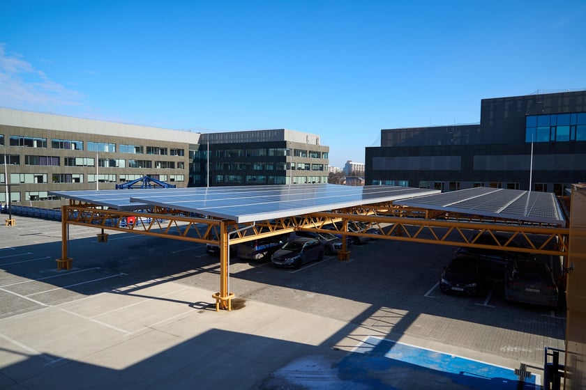 Luty 2025 r. Nowe lokale usługowe, hala sportowa, większy parking i instalacja fotowoltaiczna – Centrum Handlowe Astra na Gądowie właśnie kończy kilkuletni remont.