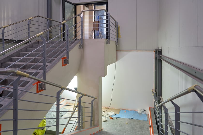 Luty 2025 r. Nowe lokale usługowe, hala sportowa, większy parking i instalacja fotowoltaiczna – Centrum Handlowe Astra na Gądowie właśnie kończy kilkuletni remont.
