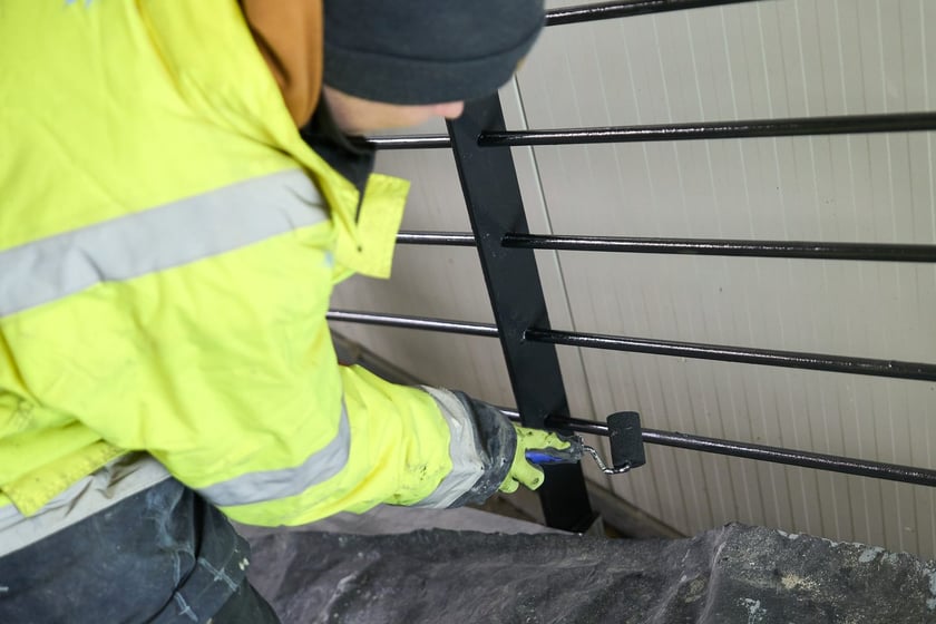 Luty 2025 r. Nowe lokale usługowe, hala sportowa, większy parking i instalacja fotowoltaiczna – Centrum Handlowe Astra na Gądowie właśnie kończy kilkuletni remont.