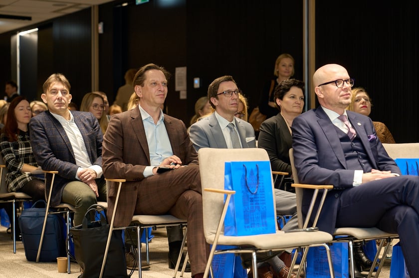 Uczestnicy  konferencji „Mix pokoleń = max wyników. Pokolenie Z i 50+ na rynku pracy”
