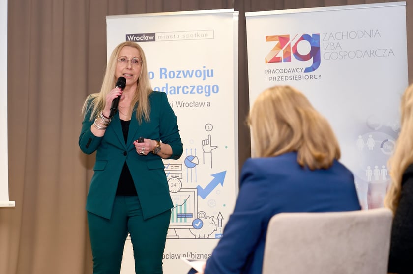 Uczestnicy  konferencji „Mix pokoleń = max wyników. Pokolenie Z i 50+ na rynku pracy”