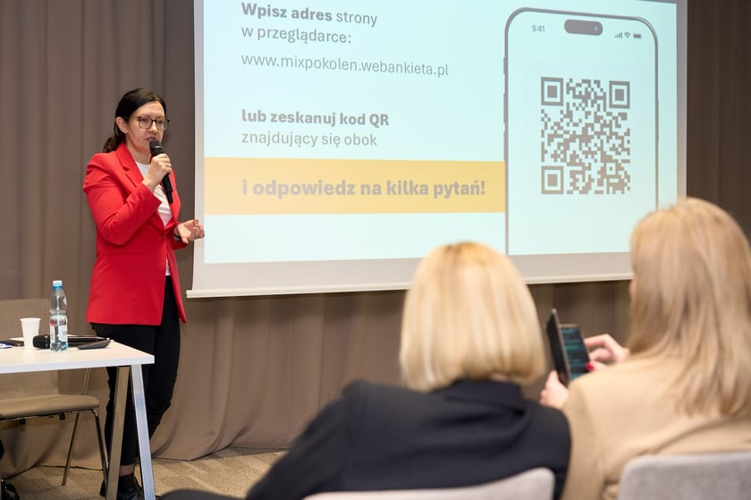 Uczestnicy  konferencji „Mix pokoleń = max wyników. Pokolenie Z i 50+ na rynku pracy”