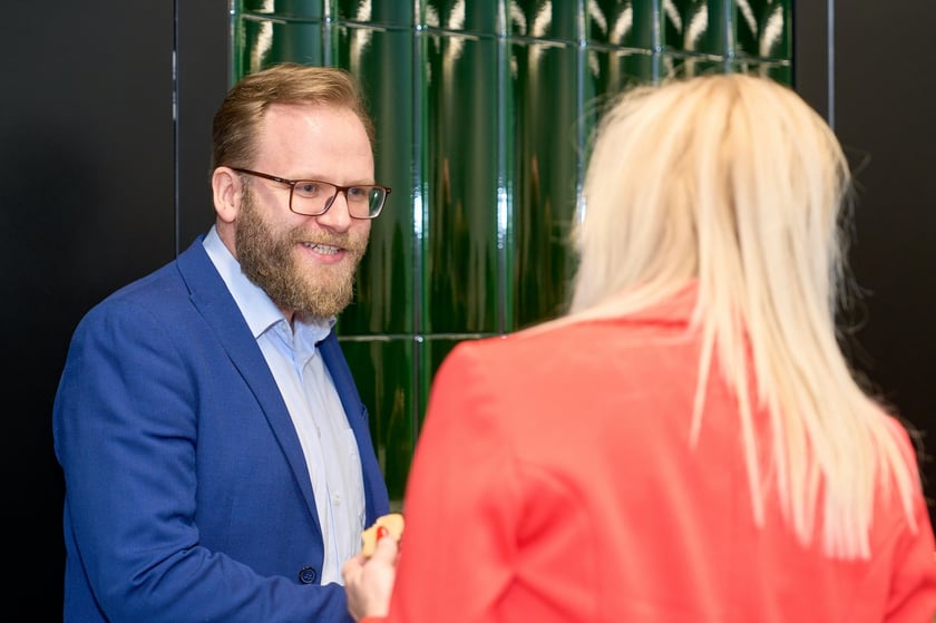 Uczestnicy  konferencji „Mix pokoleń = max wyników. Pokolenie Z i 50+ na rynku pracy”