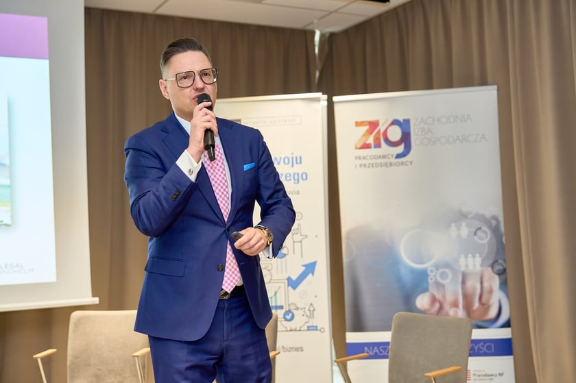 Uczestnicy  konferencji „Mix pokoleń = max wyników. Pokolenie Z i 50+ na rynku pracy”