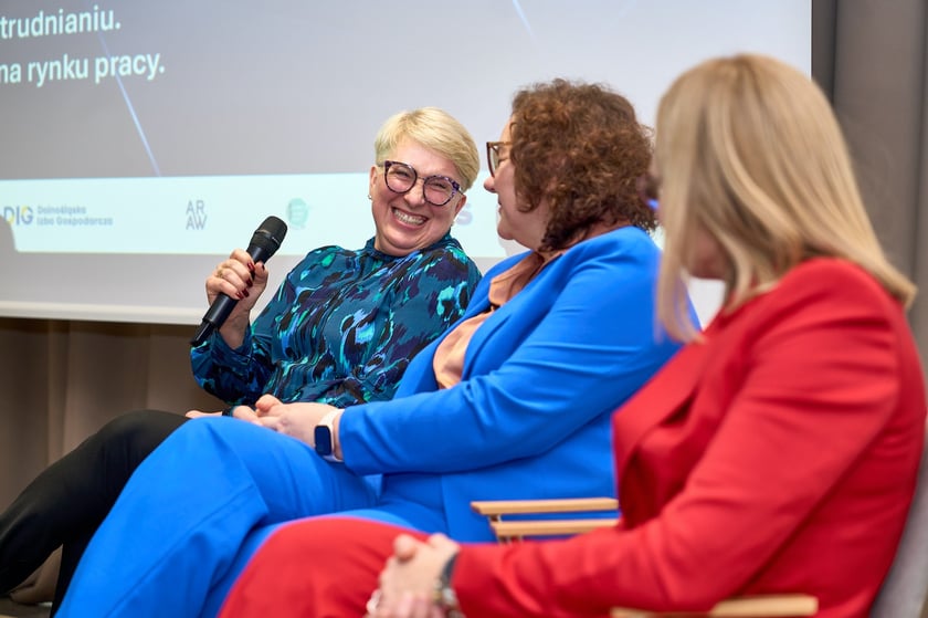 Uczestnicy  konferencji „Mix pokoleń = max wyników. Pokolenie Z i 50+ na rynku pracy”