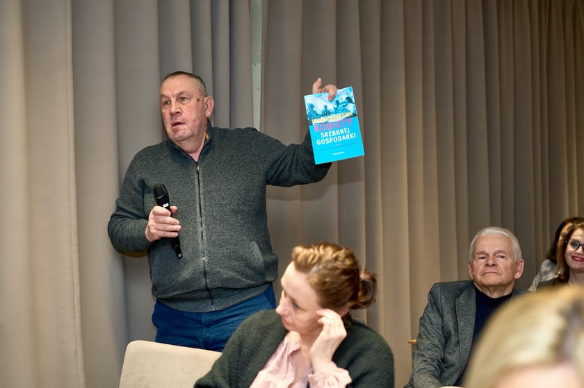 Uczestnicy  konferencji „Mix pokoleń = max wyników. Pokolenie Z i 50+ na rynku pracy”
