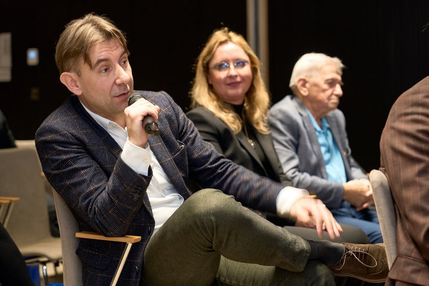 Uczestnicy  konferencji „Mix pokoleń = max wyników. Pokolenie Z i 50+ na rynku pracy”