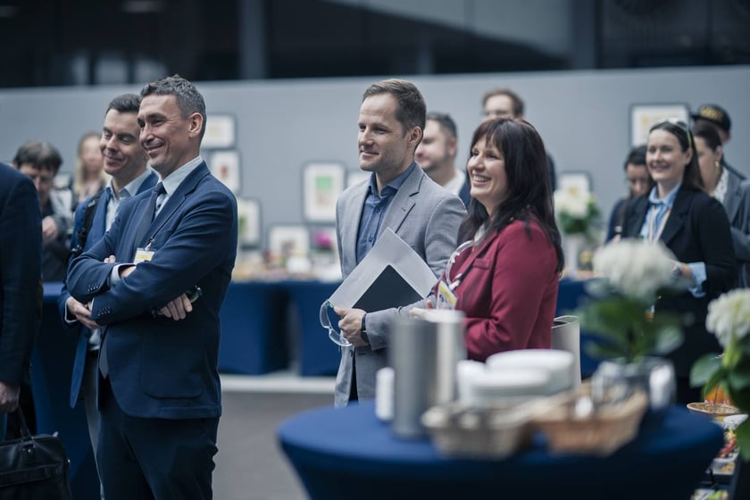 Spółka GE Aerospace ogłosiła w poniedziałek 24 marca oficjalne otwarcie nowoczesnego zakładu obsługi technicznej silników lotniczych XEOS w Środzie Śląskiej koło Wrocławia
